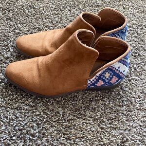 Cat & Jack Aztec booties